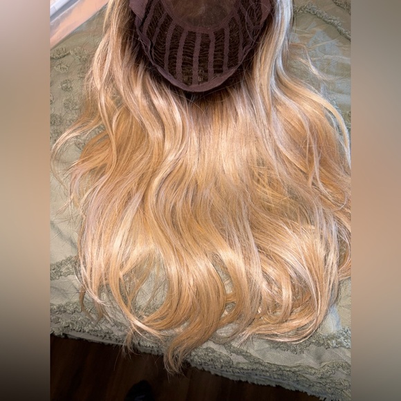 Tressalure California Beach waves- rooted platinum golden blonde - Picture 11 of 13